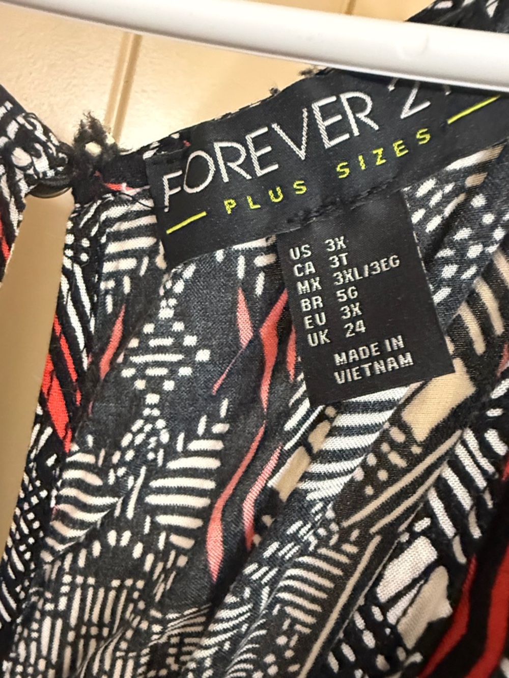 Forever 21 Black, Black, White & Red Geometric Sleeveless jumpsuit - Picture 4 of 4